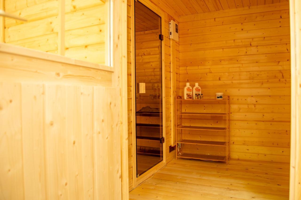 Wellness Mitten In Der Wasserfallstadt Triberg Triberg im Schwarzwald Exteriér fotografie
